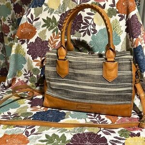This is a fossil crossbody beautiful bag no stains or wear !